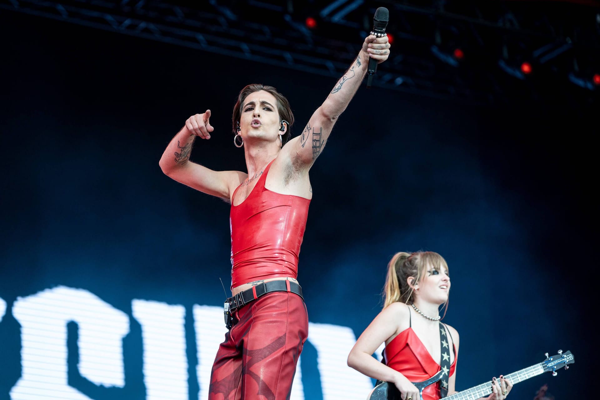 Victoria De Angelis hinter Damiano David von Måneskin bei Rock am Ring 2022: Sie war eine der wenigen Frauen im Line-Up.