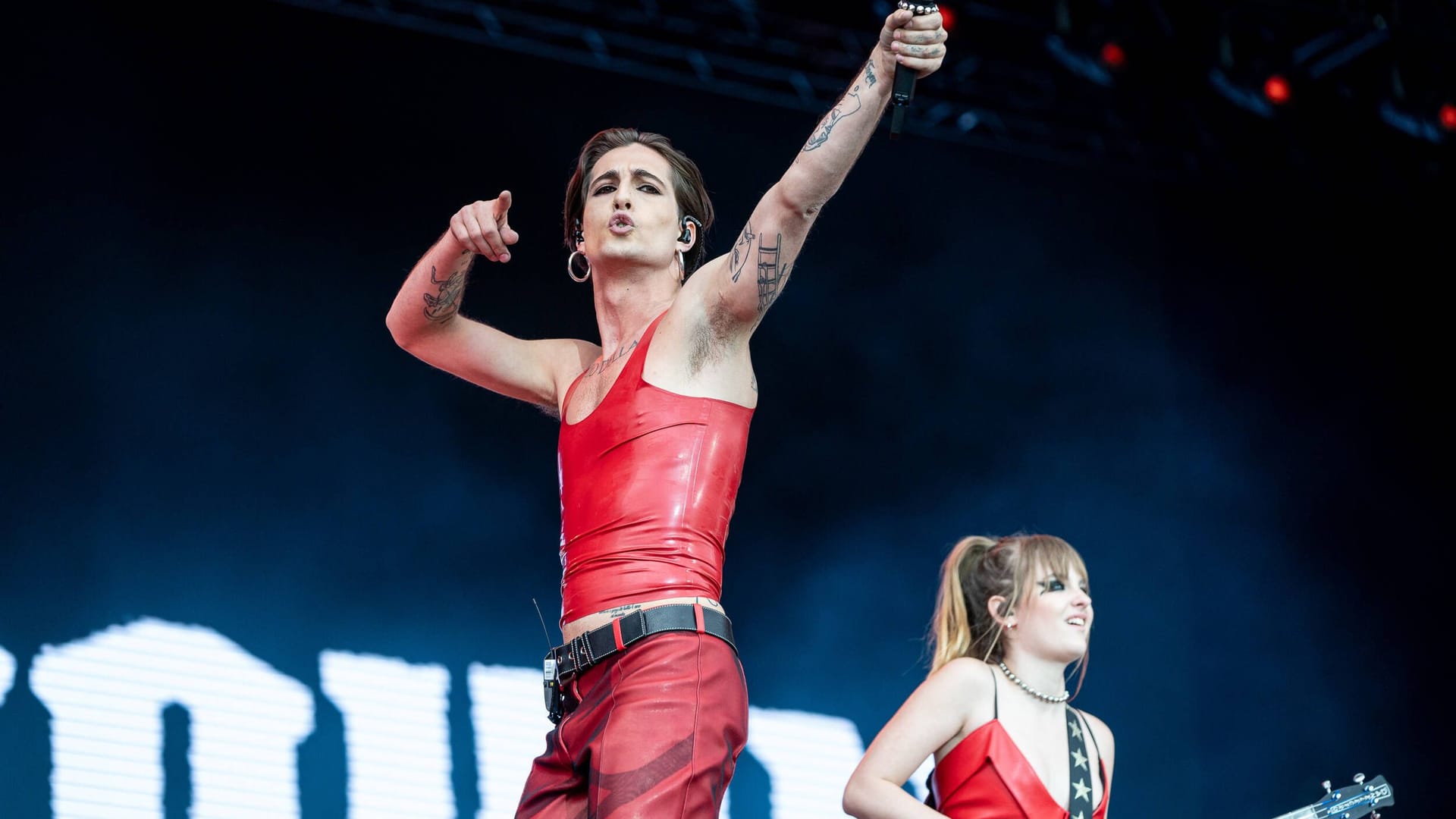 Victoria De Angelis hinter Damiano David von Måneskin bei Rock am Ring 2022: Sie war eine der wenigen Frauen im Line-Up.