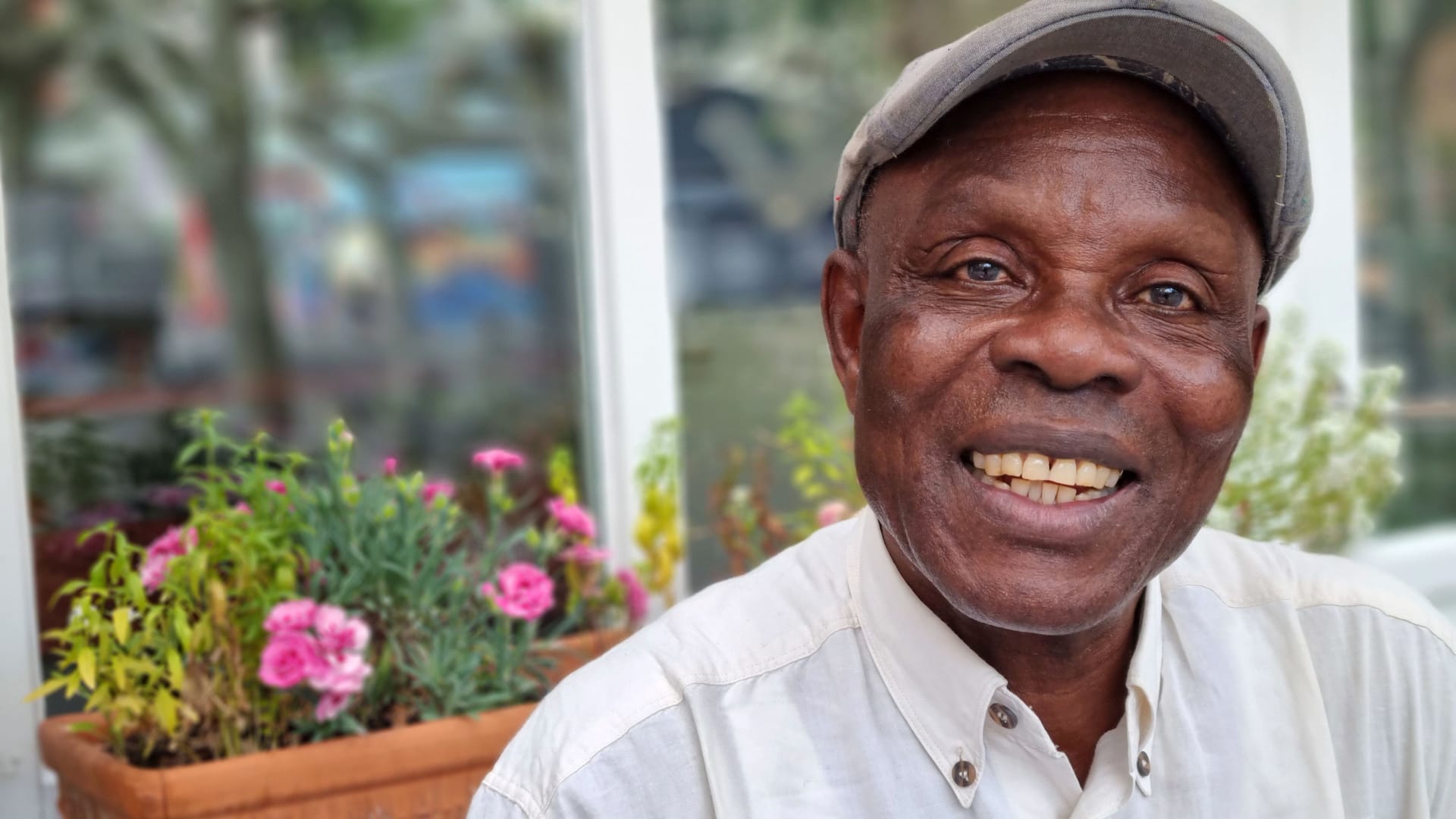 François Koutouan ist unser Held des Monats: Als Geschäftsführer des Vereins DAKO setzt er sich für Deutsch-Afrikanische Zusammenarbeit ein.