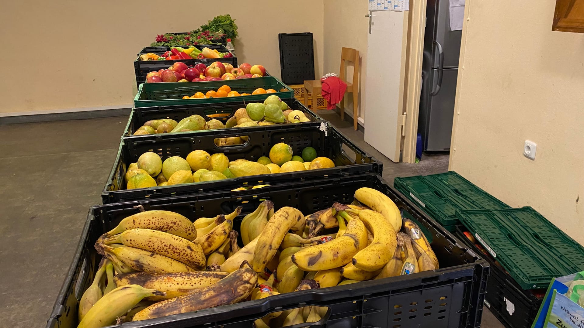 Obst bei der Berliner Tafel: Was viel aussieht, muss für 150 Haushalte reichen.