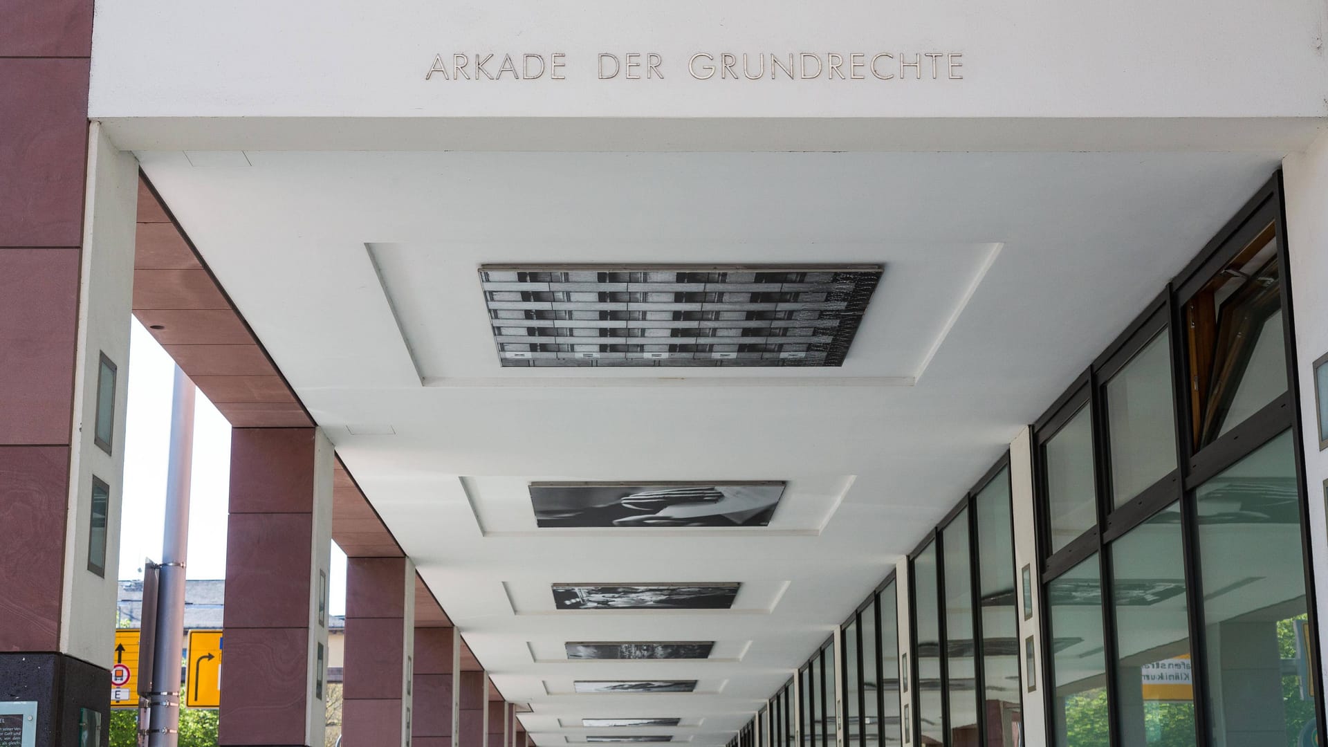 Landgericht Darmstadt (Archivbild): Wegen erheblich verminderter Schuldfähigkeit plädierte die Verteidigung auf drei Jahre Freiheitsstrafe für die Mutter. Landgericht Darmstadt (Archivbild): Wegen erheblich verminderter Schuldfähigkeit plädierte die Verteidigung auf drei Jahre Freiheitsstrafe für die Mutter.