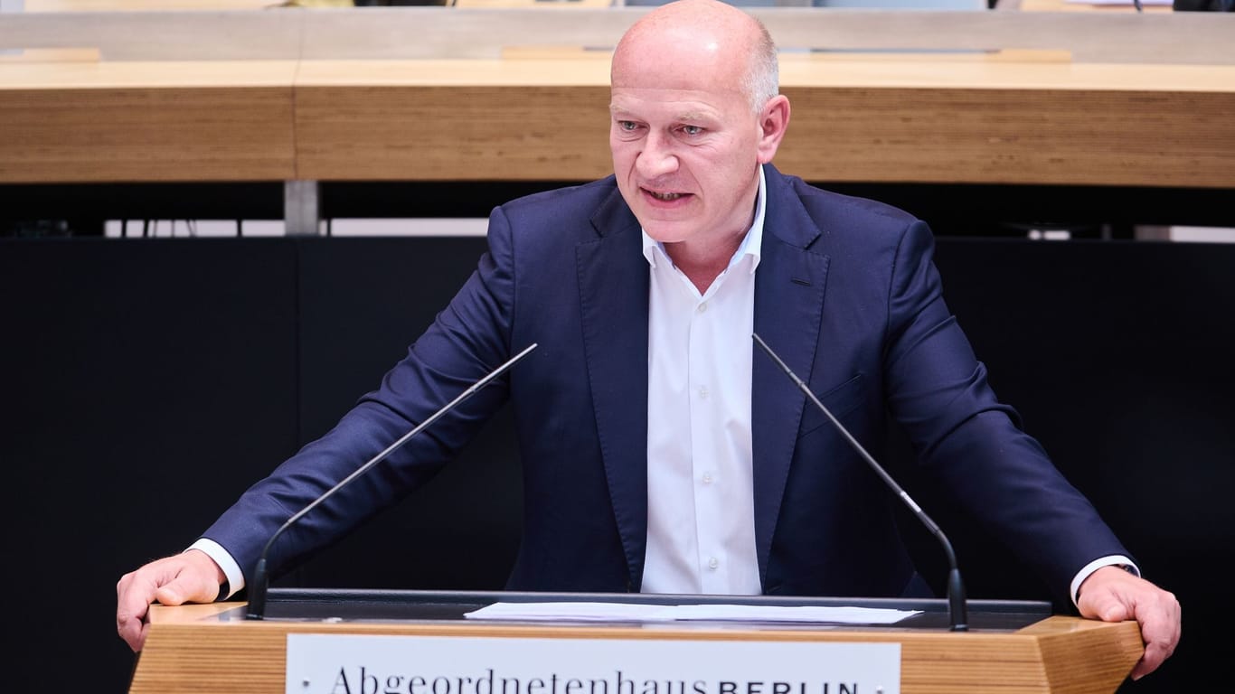 Der Berliner CDU-Fraktionsvorsitzende Kai Wegner spricht im Abgeordnetenhaus: "Damit passt der Haushalt zwar zum Senat, aber Ihr Haushalt passt nicht zu Berlin."