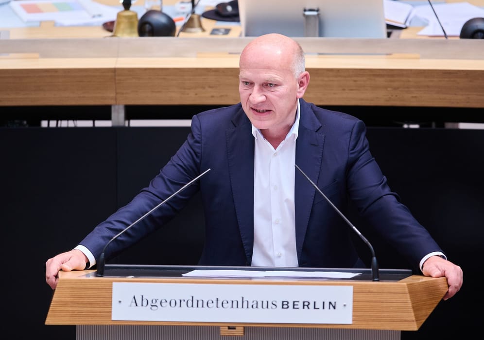 Der Berliner CDU-Fraktionsvorsitzende Kai Wegner spricht im Abgeordnetenhaus: "Damit passt der Haushalt zwar zum Senat, aber Ihr Haushalt passt nicht zu Berlin."
