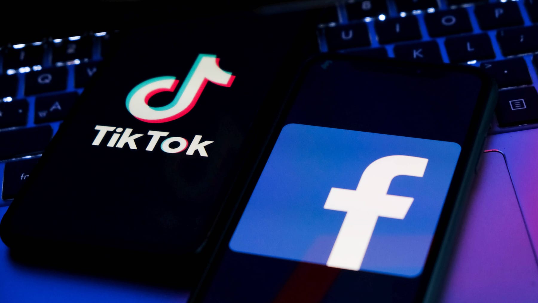 Konversi terang-terangan: Facebook menjadi seperti TikTok