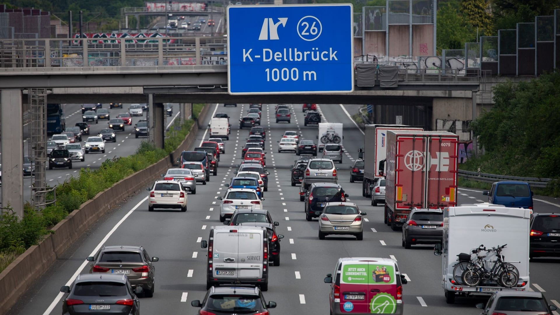 Pfingstreiseverkehr auf Autobahnen Pfingstreiseverkehr auf Autobahnen