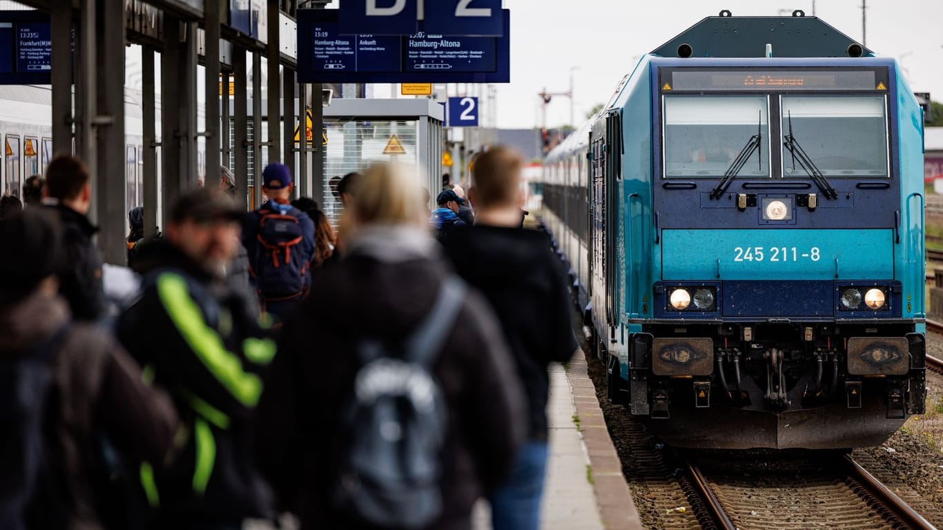 Pfingstreiseverkehr: Bahnhof Westerland auf Sylt