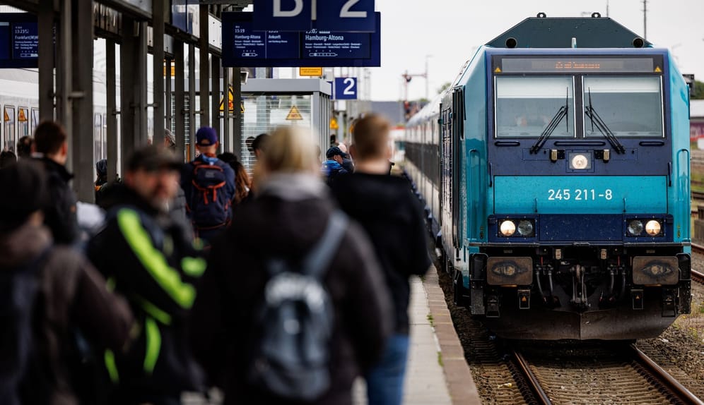 Pfingstreiseverkehr: Bahnhof Westerland auf Sylt