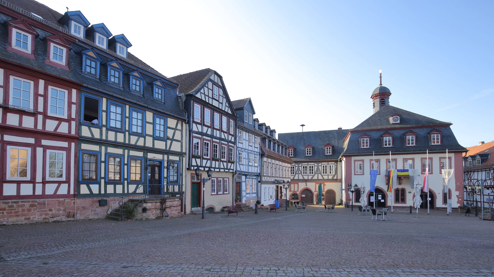 Straße in Gelnhausen (Symbolfoto): Im Zentrum ist es offenbar zu einem tragischen Unglücksfall gekommen.