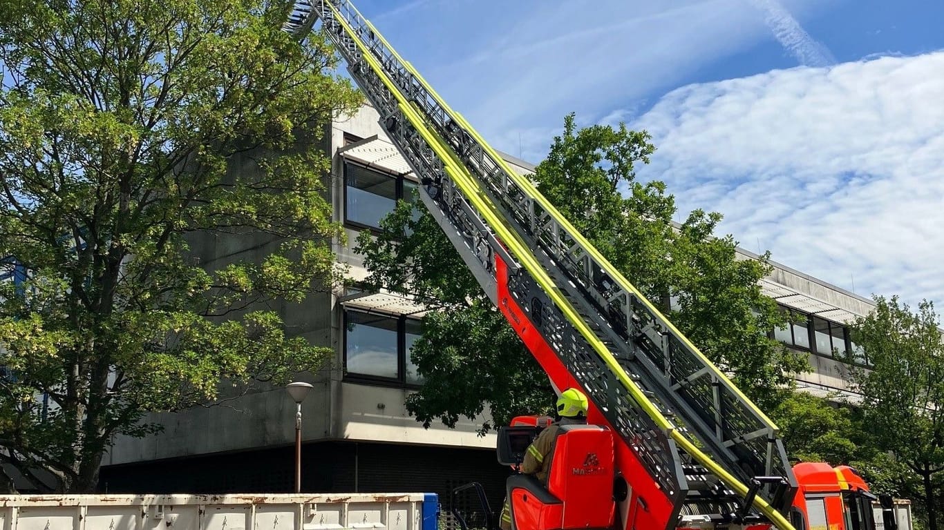 Feuerwehreinsatz in Hannover: An einer Schule hatte ein Solarpanel gebrannt.