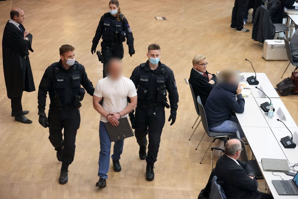 Prozessbeginn gegen Rechtsextreme
