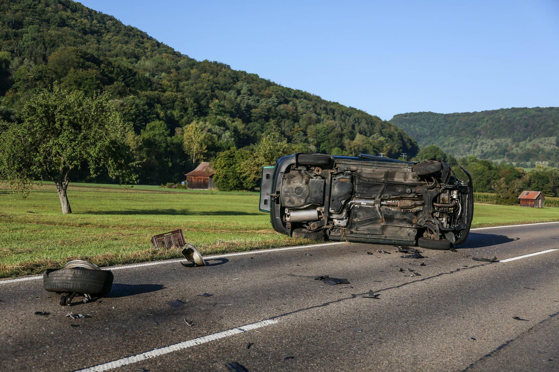 Unfall auf der B466 bei Bad Überkingen (Archivbild): Zwei Personen wurden bei dem Frontalzusammenstoß schwer verletzt.