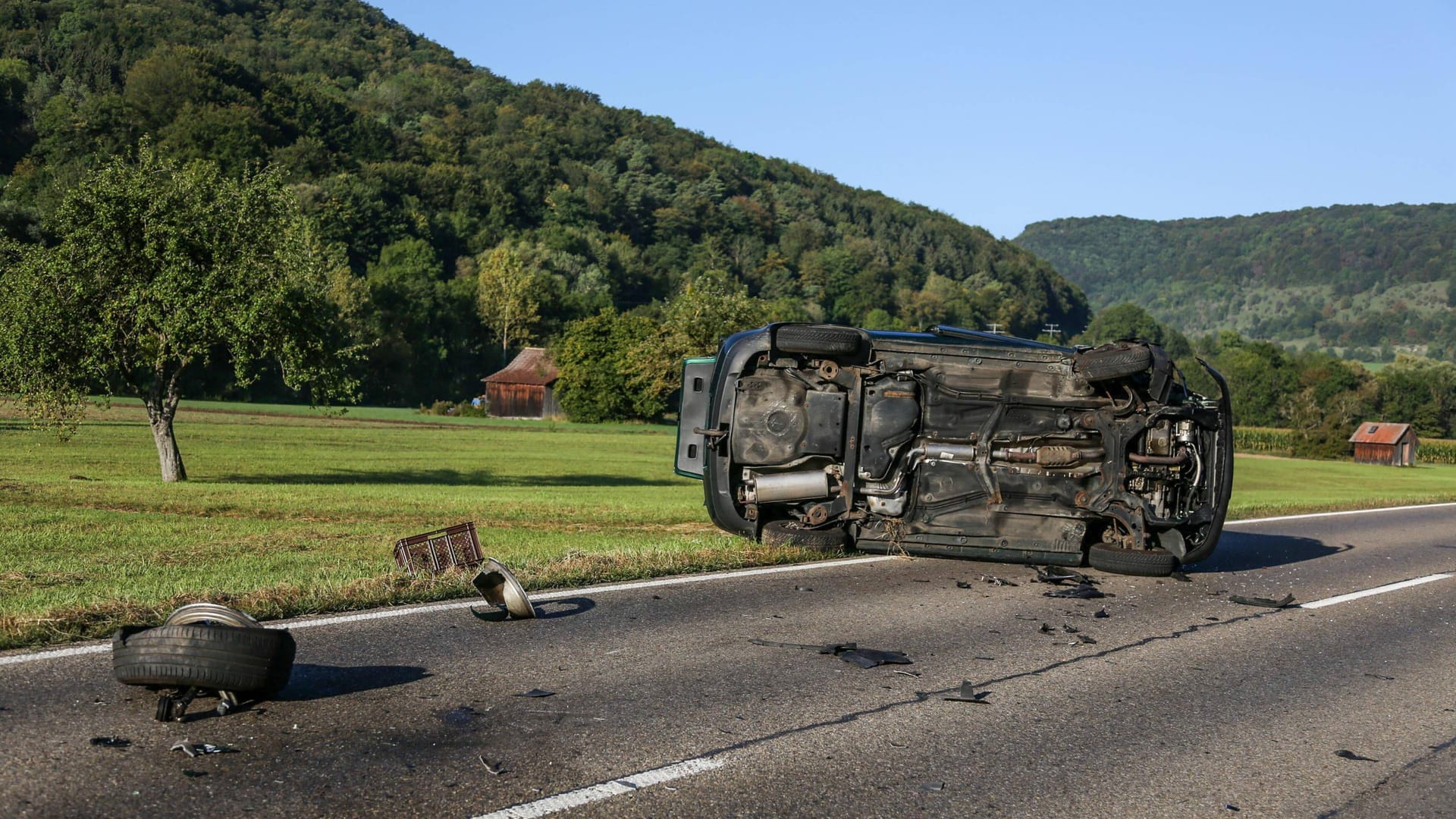 Unfall auf der B466 bei Bad Überkingen (Archivbild): Zwei Personen wurden bei dem Frontalzusammenstoß schwer verletzt. Unfall auf der B466 bei Bad Überkingen (Archivbild): Zwei Personen wurden bei dem Frontalzusammenstoß schwer verletzt.