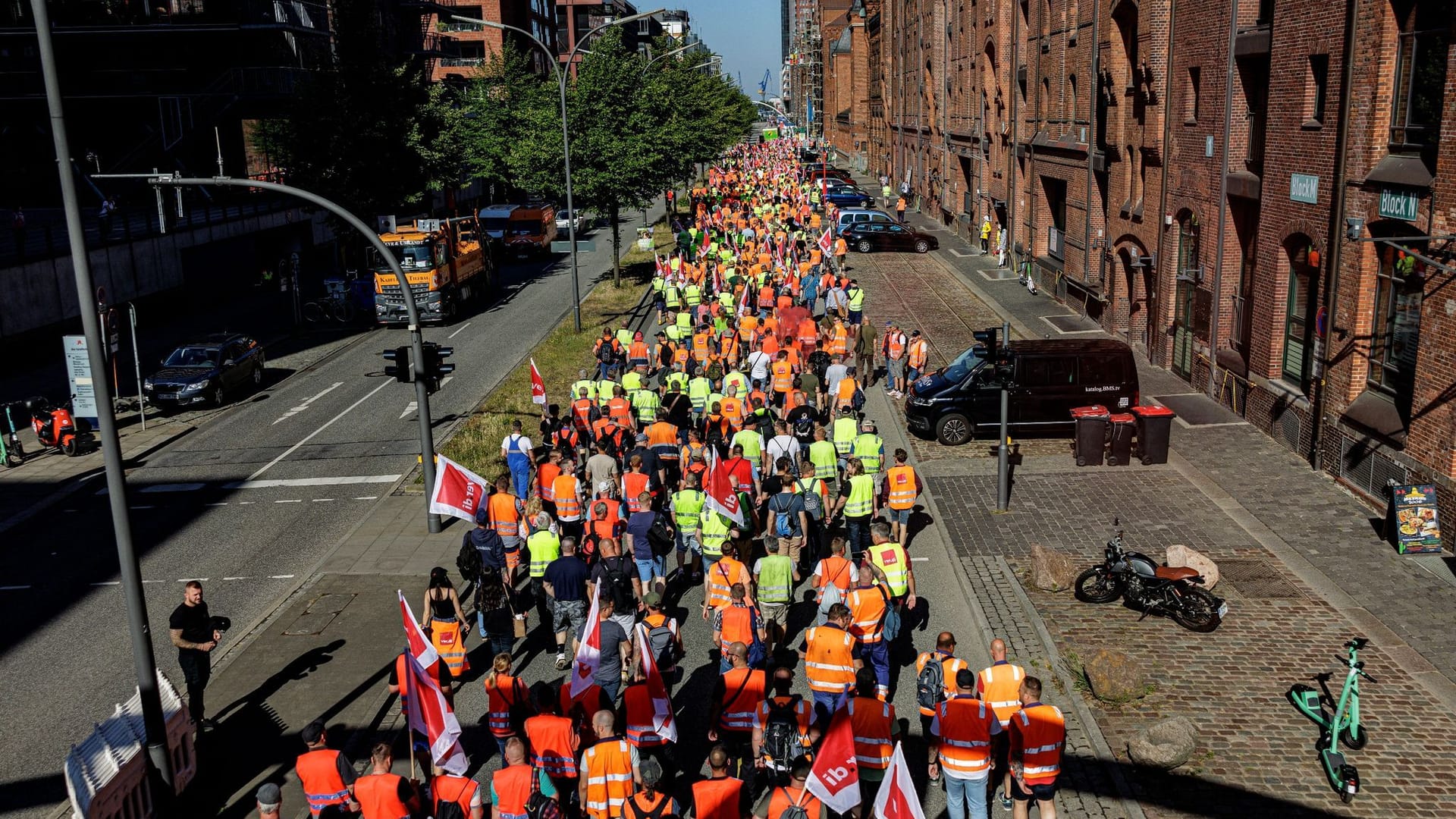 24-stündiger Warnstreik in den deutschen Seehäfen 24-stündiger Warnstreik in den deutschen Seehäfen