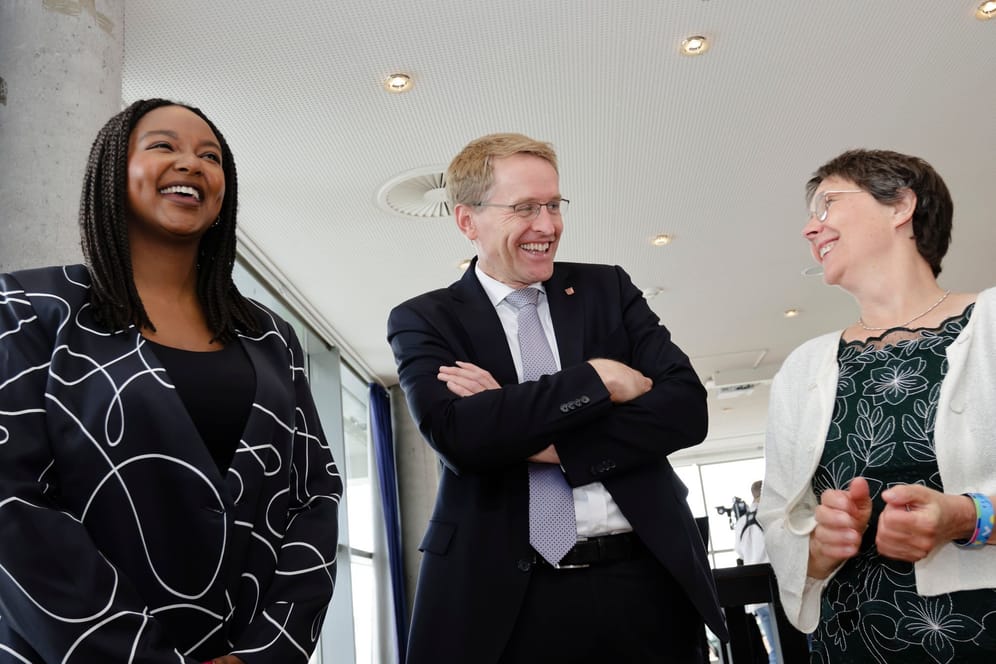 Aminata Touré (l-r), Daniel Günther und Monika Heinold