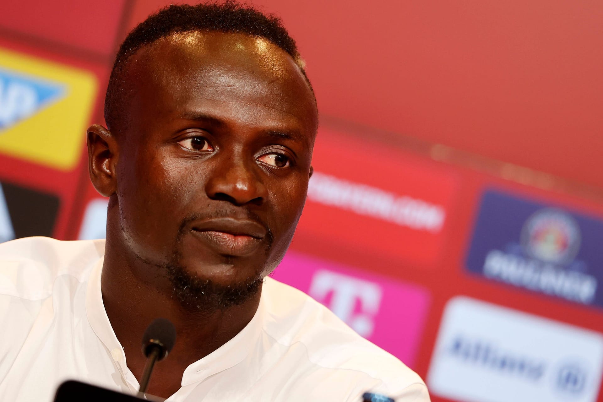 Sadio Mane auf der Pressekonferenz.