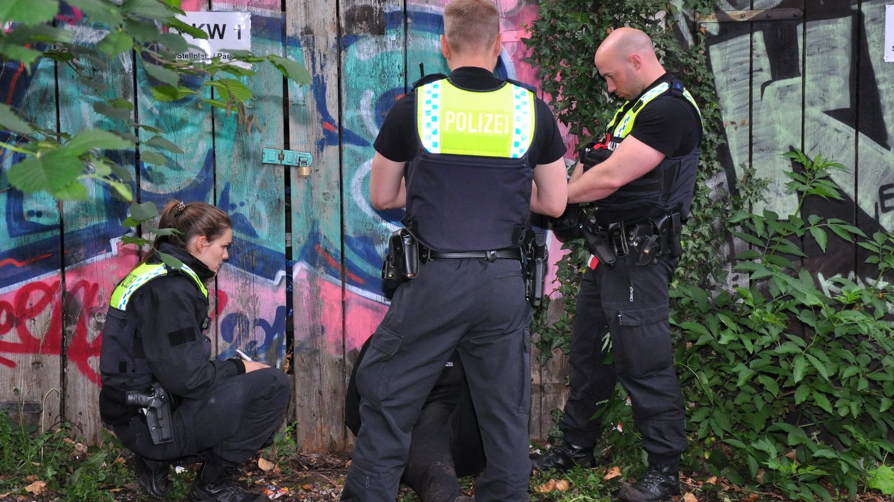 Pfingstmontag in Hamburg: Bei einem Streit zweier Großfamilien im Baschupark wurde ein Mann verletzt.