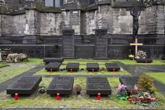 Der Kölner Domherrenfriedhof: Auch wenn hier nur Männer liegen, soll er genderneutral umbenannt werden.