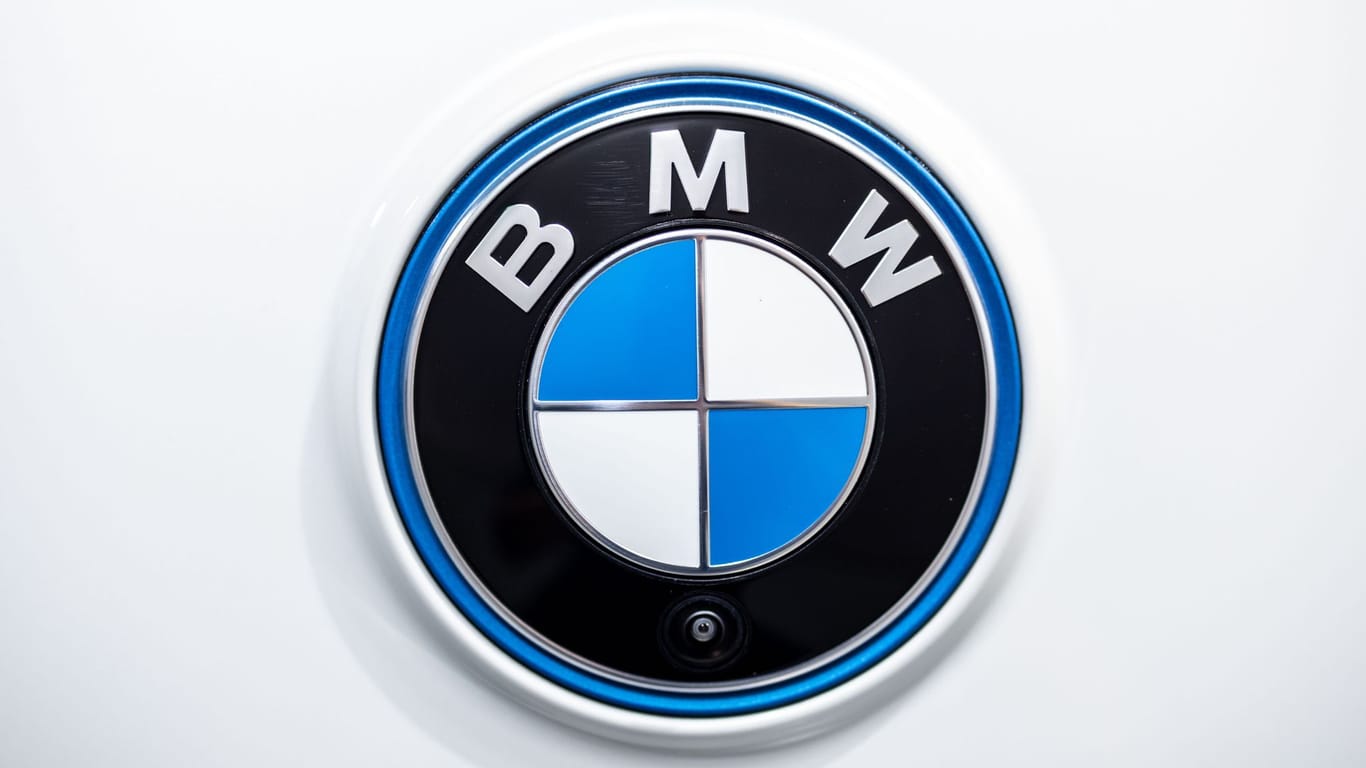 Das Logo des Fahrzeugherstellers BMW