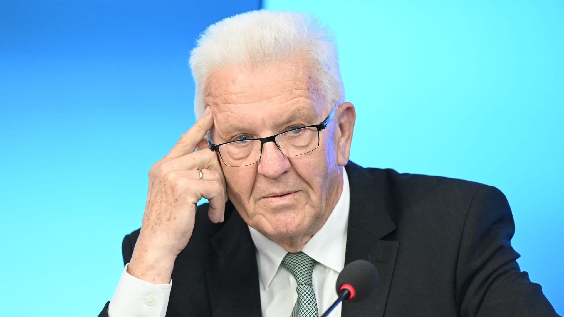 Winfried Kretschmann (Bündnis 90/Die Grünen), Ministerpräsident von Baden-Württemberg (Archivbild): Sein Vorschlag, die Arbeitszeit von Lehrkräften zu erhöhen, stieß auf Widerstand.