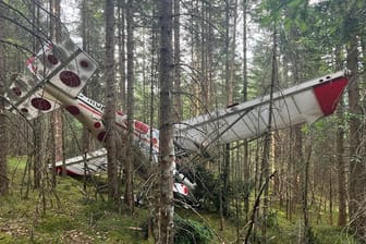 Ein abgestürztes Flugzeug bei Elmau in den bayerischen Alpen (Archivbild): Der Vorfall sorgte kurz vor dem G7-Gipfel für Aufregung.