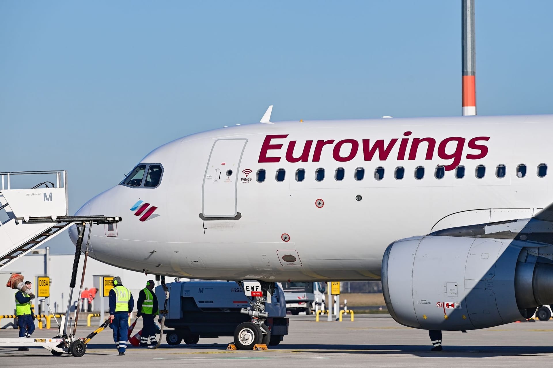 Ein Passagierflugzeug der Fluggesellschaft Eurowings. Ein Passagierflugzeug der Fluggesellschaft Eurowings.