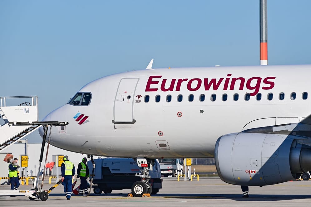 Ein Passagierflugzeug der Fluggesellschaft Eurowings.