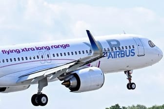 Airbus A321XLR startet zum ersten Testflug in Hamburg.