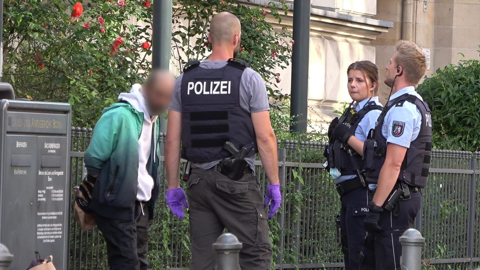 Menschlicher Kopf vor Bonner Gericht gefunden Menschlicher Kopf vor Bonner Gericht gefunden