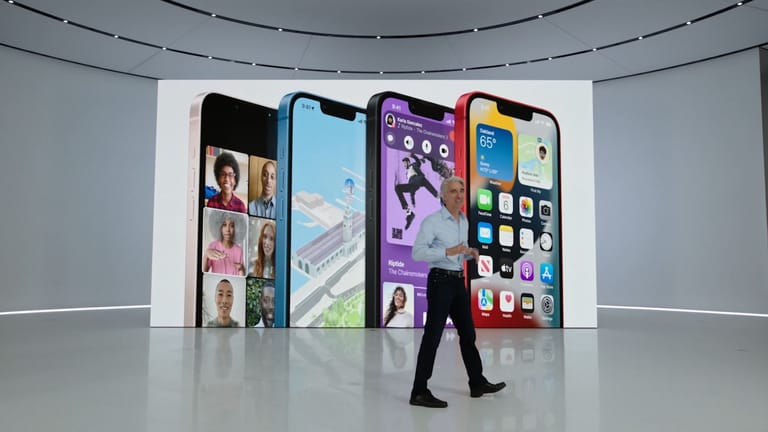 Apples Software-Chef Craig Federighi stellt iOS 16 vor.
