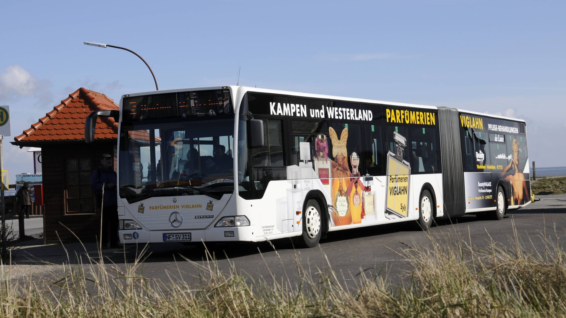 Linienbus auf Sylt (Archivbild): Durch das 9-Euro-Ticket kommen auch Busse auf der Insel an ihre Grenzen.