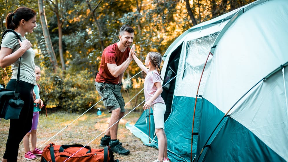Zelte im Angebot sichern: Entdecken Sie reduzierte Zelte für zwei bis sechs Personen zu Tiefpreisen.