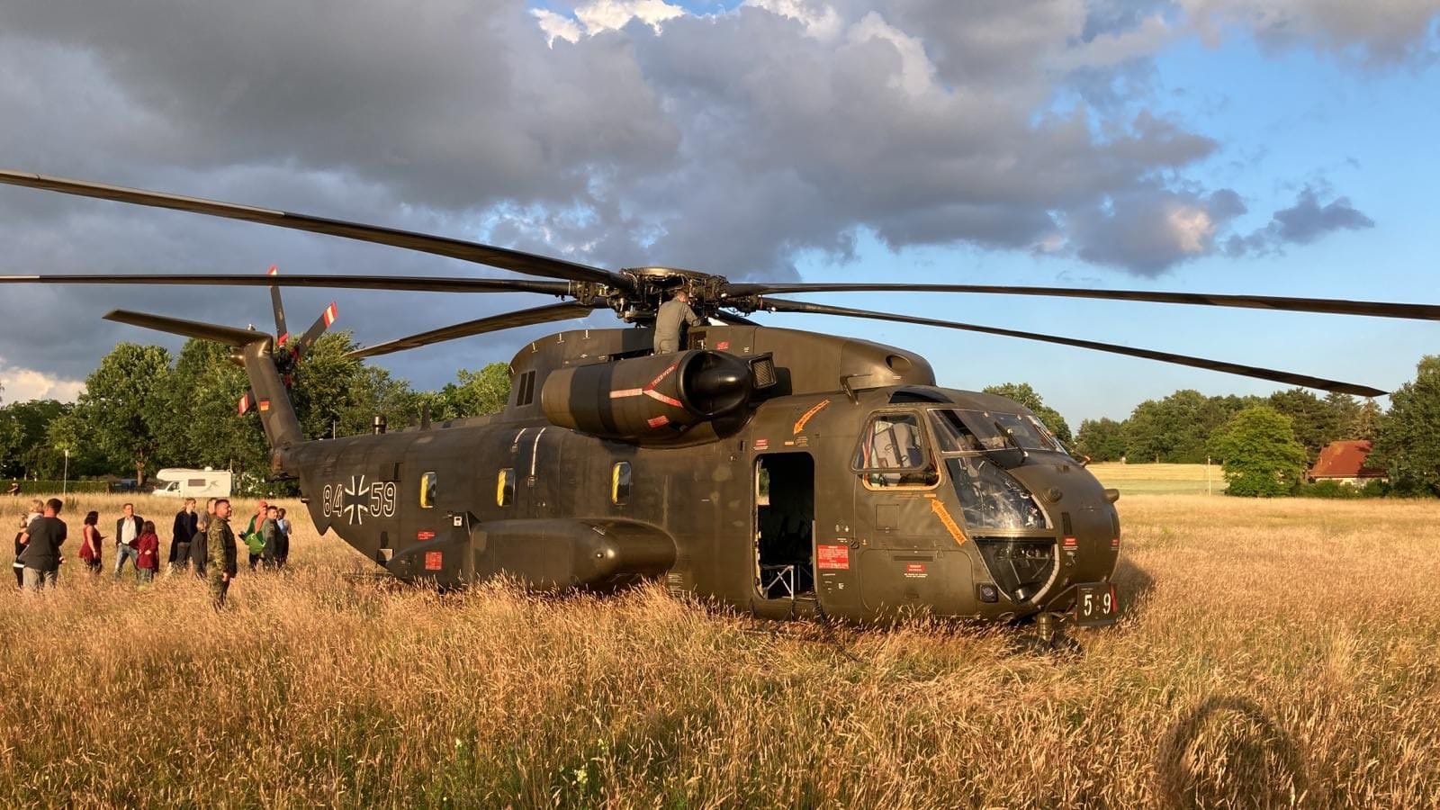 Landung in Brandenburg: Der Hubschrauber konnte erst nach Mitternacht wieder abheben.