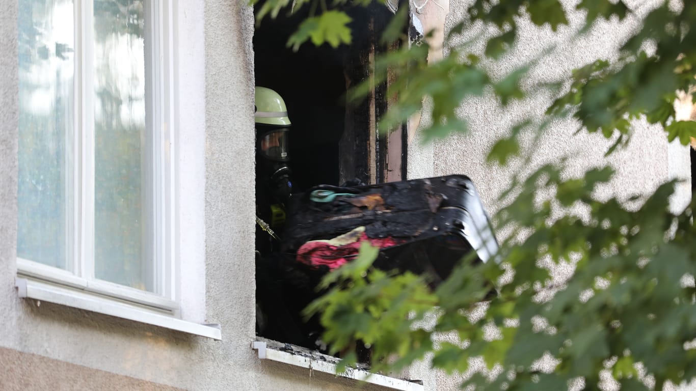 Am Dienstagmorgen ist die Feuerwehr zu einem Brand in einer Wohnung an der Rothenburger Straße ausgerückt.