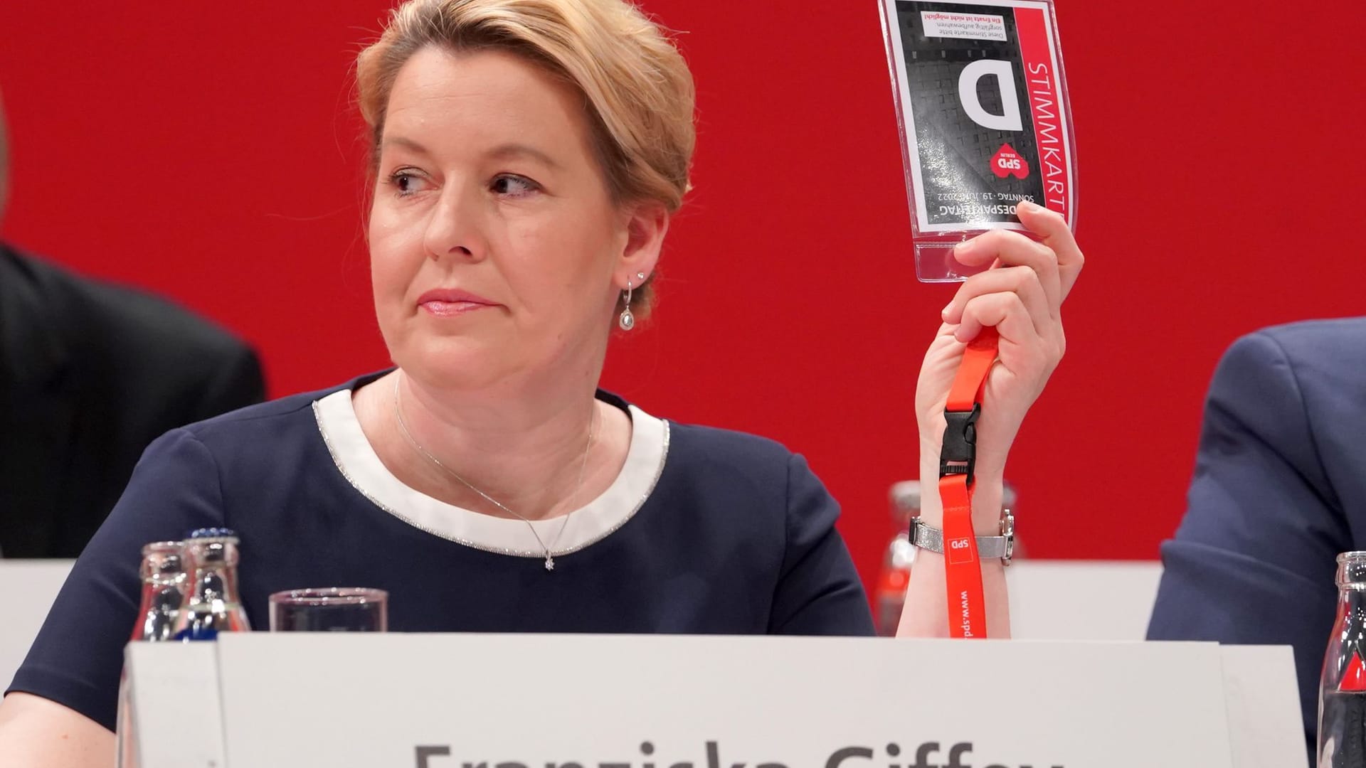 Franziska Giffey (SPD) ist sich mit ihrer eigenen Partei nicht ganz einig (Archivbild): Die Berliner FDP legt einen Rücktritt nahe. Franziska Giffey (SPD) ist sich mit ihrer eigenen Partei nicht ganz einig (Archivbild): Die Berliner FDP legt einen Rücktritt nahe.
