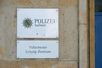 Polizeirevier in Leipzig (Archivbild): Die vier entdeckten afghanischen Personen verfügten über keinerlei Ausweisdokumente.