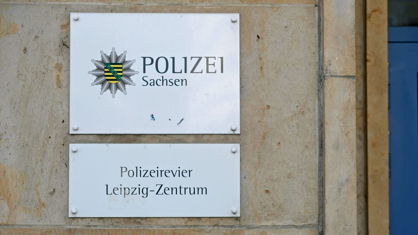 Polizeirevier in Leipzig (Archivbild): Die vier entdeckten afghanischen Personen verfügten über keinerlei Ausweisdokumente.