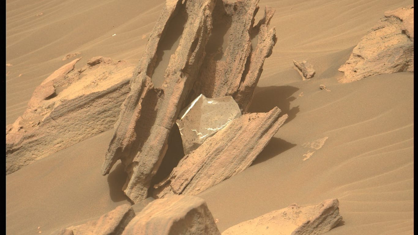 Folie auf dem Mars: Das Stück ist von einer Wärmedecke, in die "Perseverance" eingepackt war.