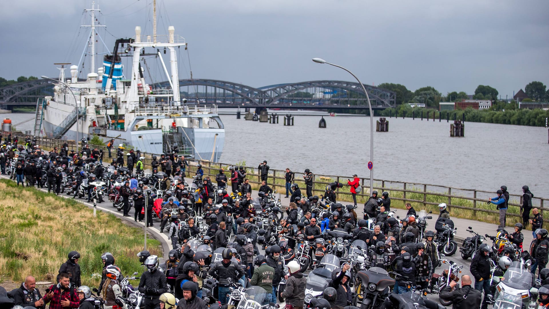 Eine Aufnahme der Harley Days 2018 Hamburg: Auch in diesem Jahr werden Tausende Motorrad-Fans in die Hansestadt kommen. Eine Aufnahme der Harley Days 2018 Hamburg: Auch in diesem Jahr werden Tausende Motorrad-Fans in die Hansestadt kommen.