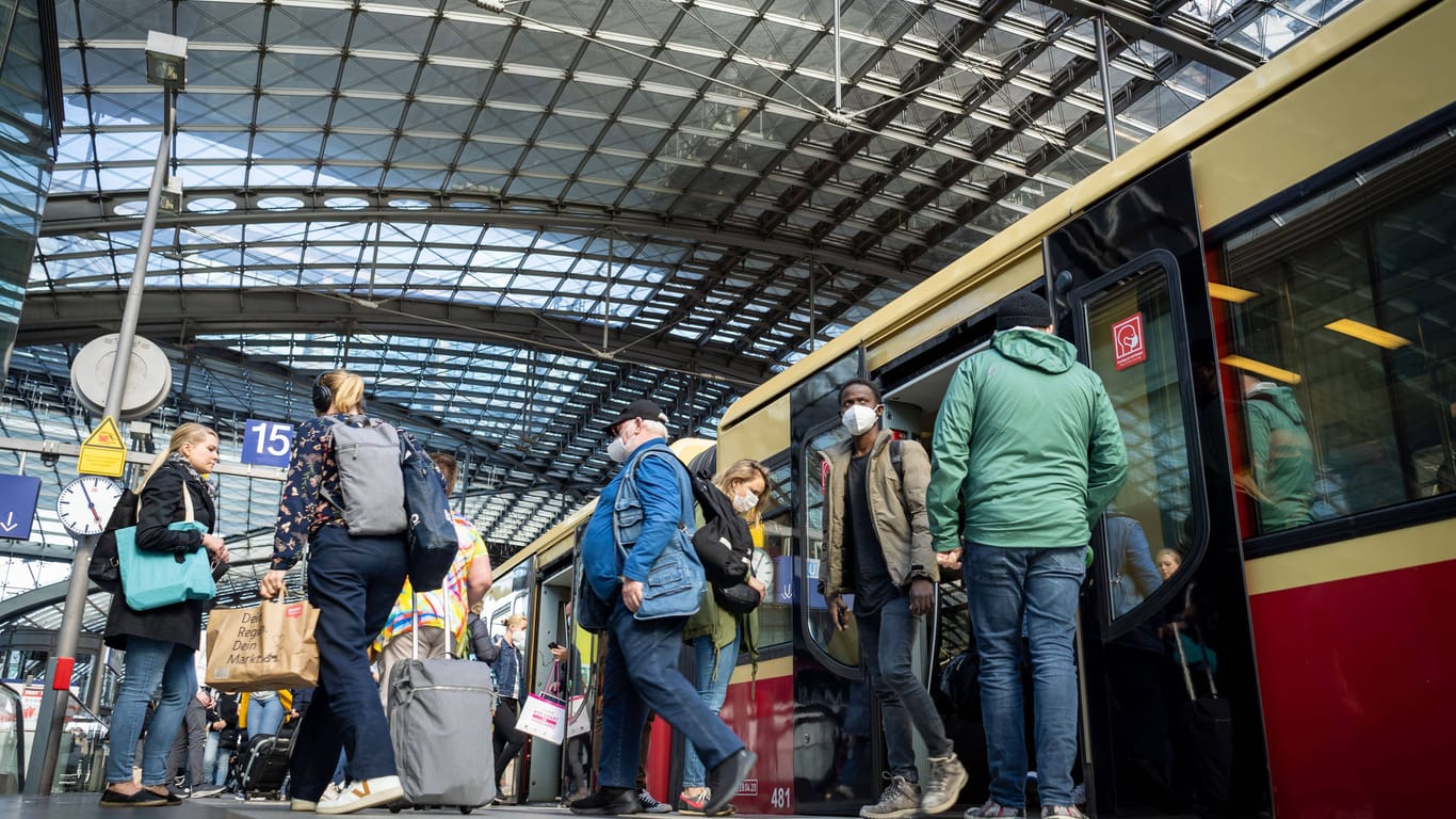 Bahnverkehr am Limit (Symbolfoto): Wieviel Neukunden verträgt die Berliner S-Bahn?