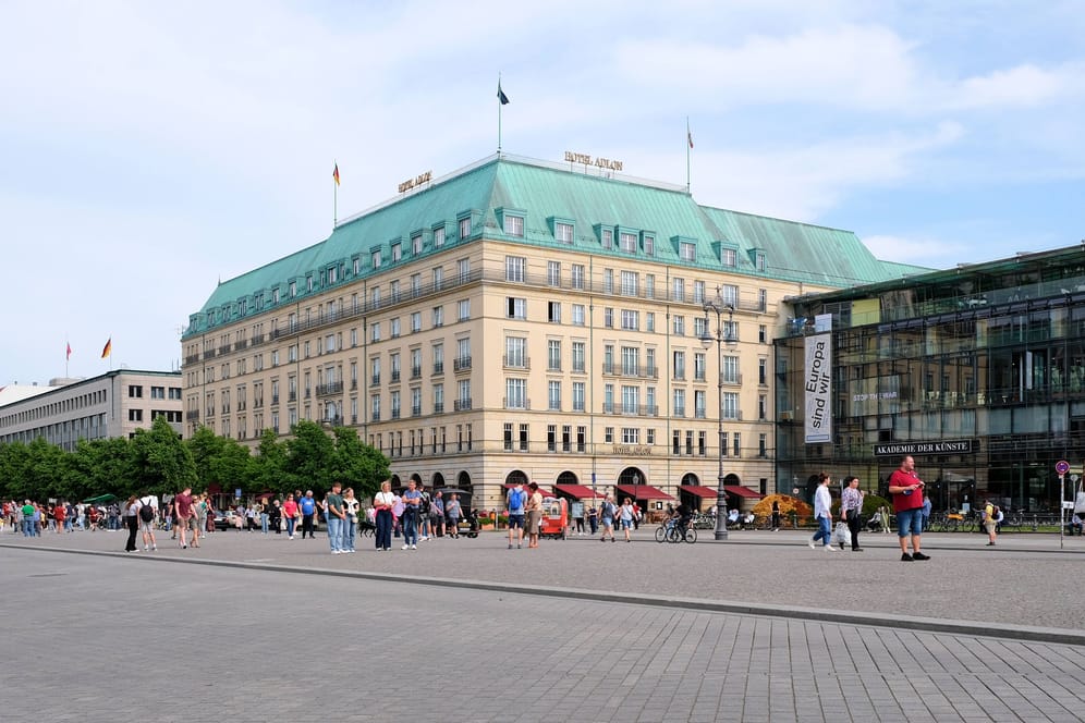 Hotel Adlon in Berlin (Archivfoto): Wie geht es mit dem Luxushotel weiter?