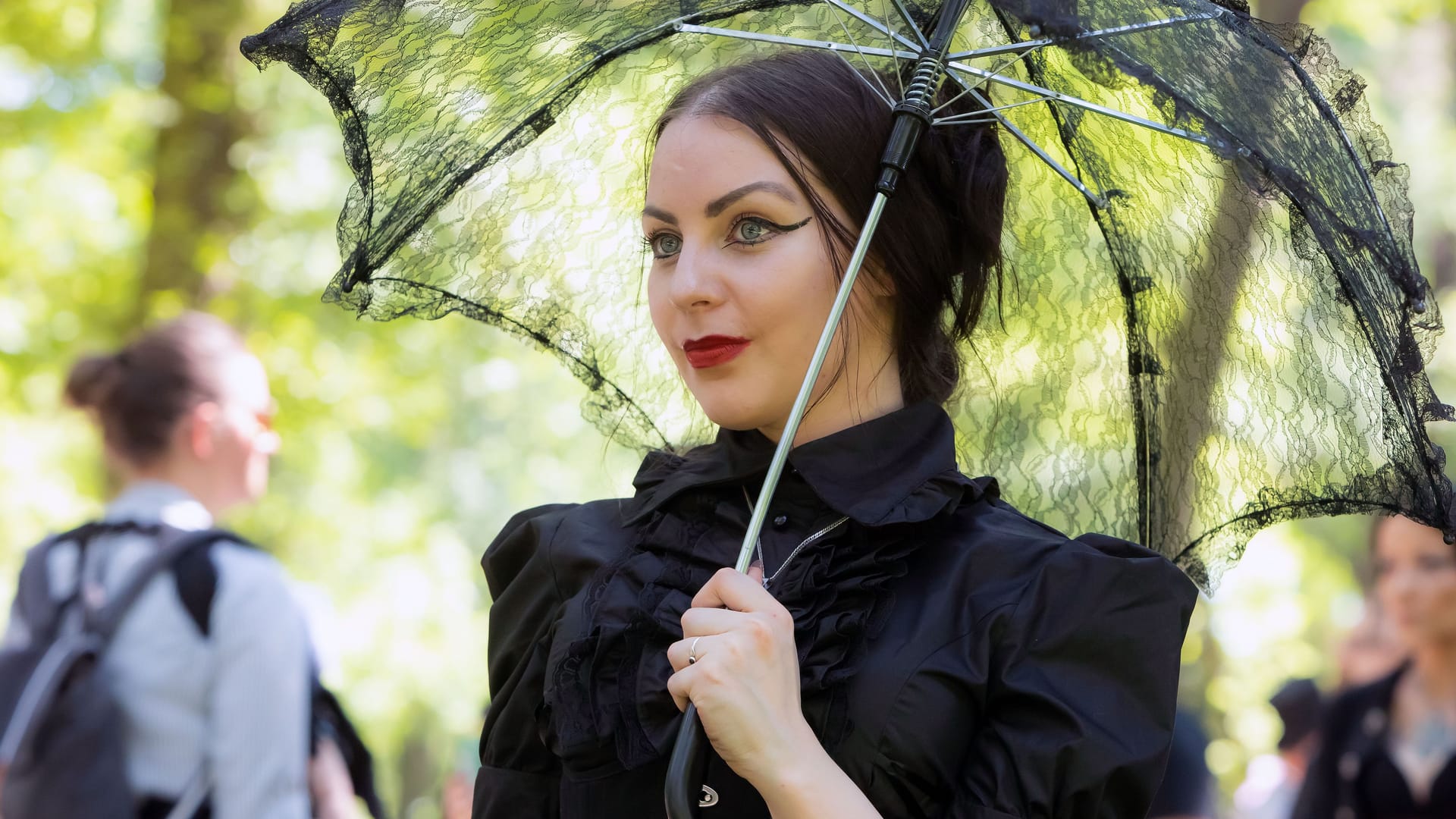 Wave-Gotik-Treffen 2022 in Leipzig: Mit dem "Viktorianischen Picknick" ist das Festival nach zwei Jahren Corona-Pause wieder gestartet.