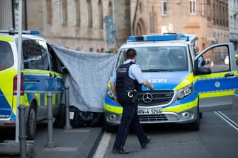 Polizei im Einsatz in Bonn (Symbolbild): Ein 42-Jähriger soll bedroht worden sein.
