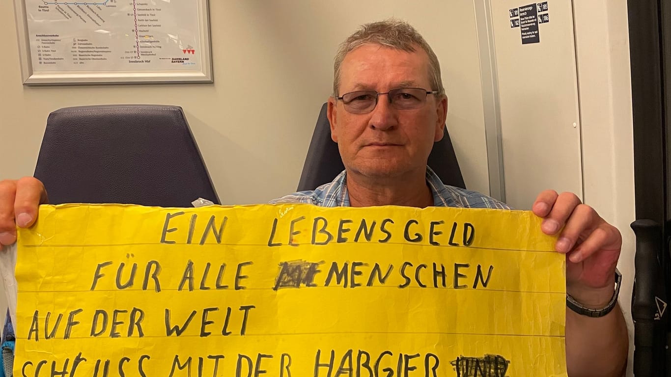 Detlef Kihm ist aus Marl zum G7-Protest angereist. (Archivbild) "Wegen der Ungerechtigkeit auf der Welt und deren Zerstörung durch den CO2-Ausstoß", sagt er.
