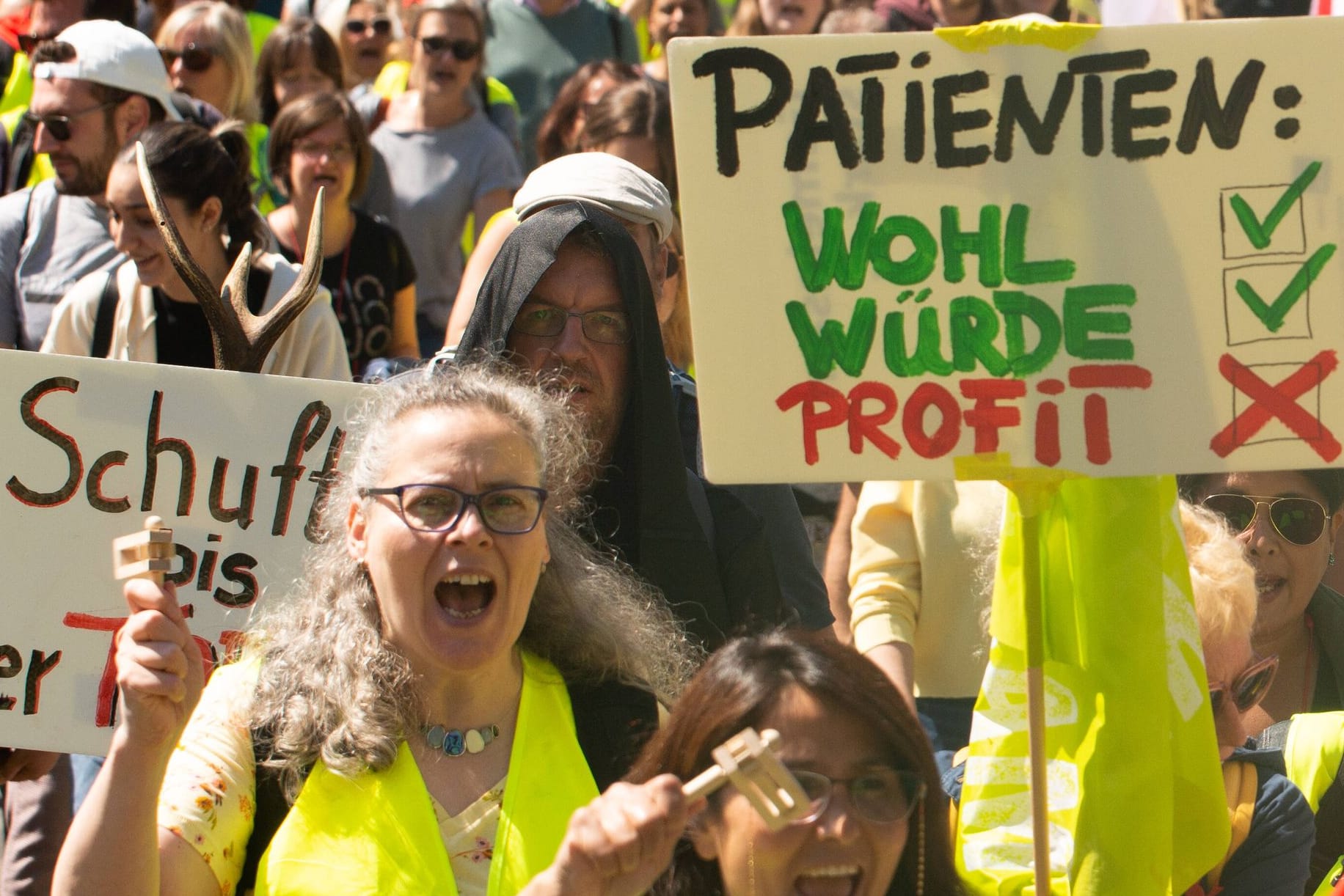 Streik diese Woche in Bonn: "Profite pflegen keine Menschen", finden die Demonstranten.