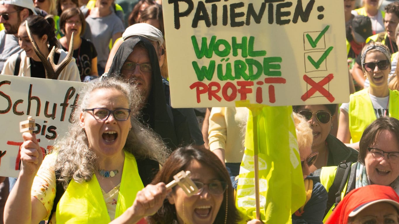Streik diese Woche in Bonn: "Profite pflegen keine Menschen", finden die Demonstranten.