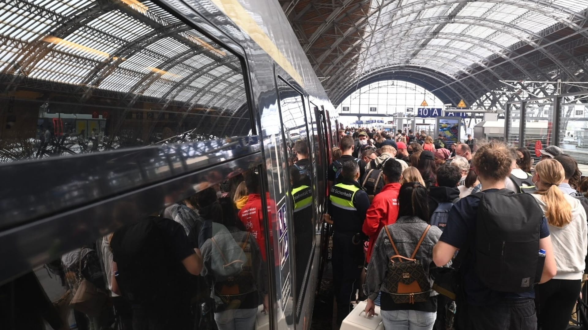 Pfingstreiseverkehr - Hauptbahnhof Leipzig