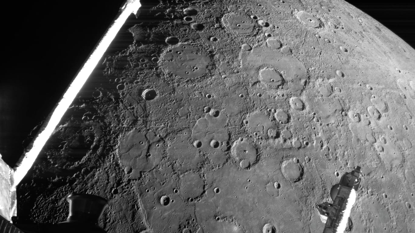 Bild vom Merkur: Die Sonde "BepiColombo" hat diesen Schnappschuss zur Erde gefunkt.
