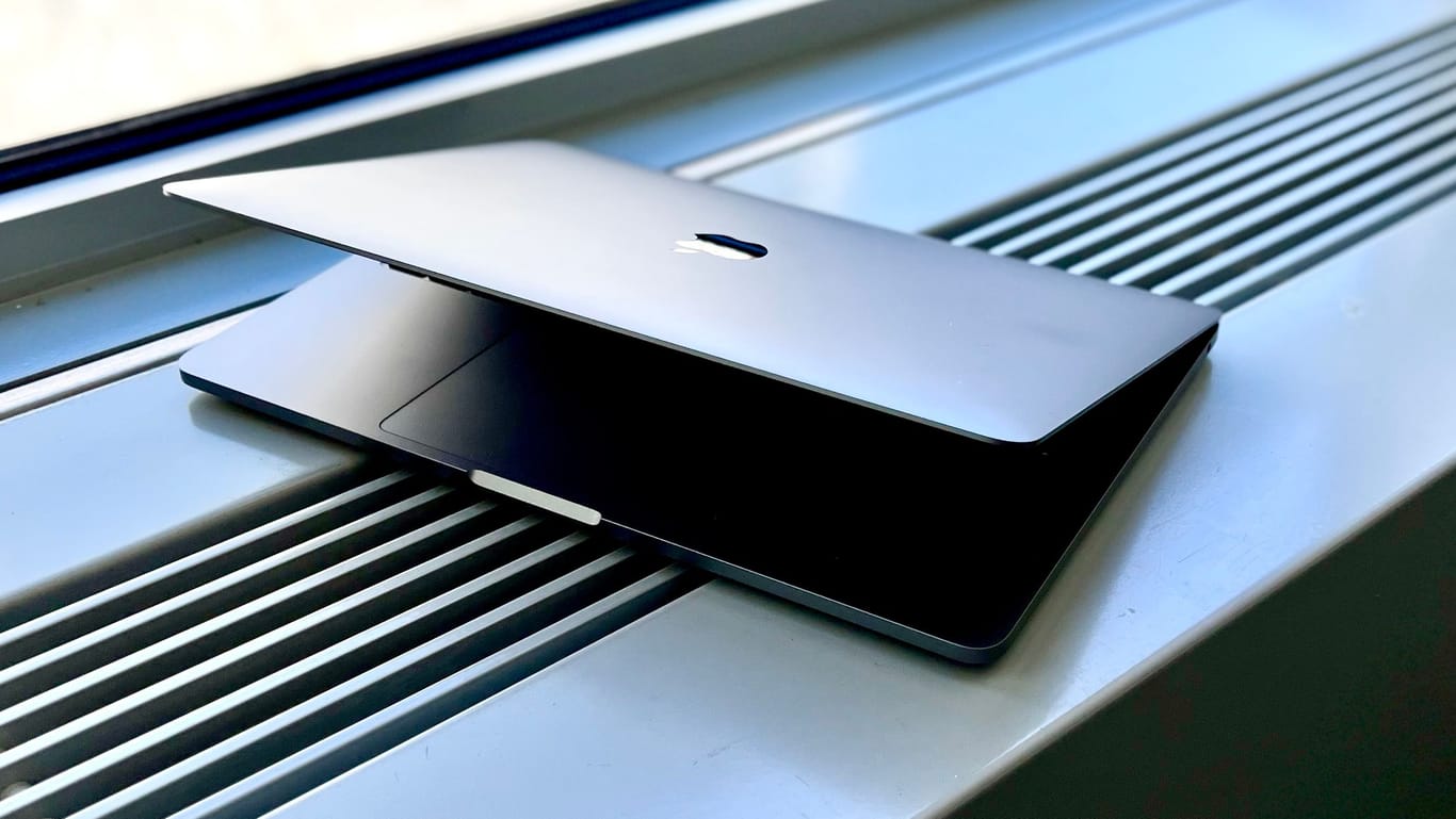 Das MacBook Pro 13 Zoll (2022) mit M2-Chip: Das erste Gerät, das die Fähigkeiten von Apples neuem Chip zeigen kann.