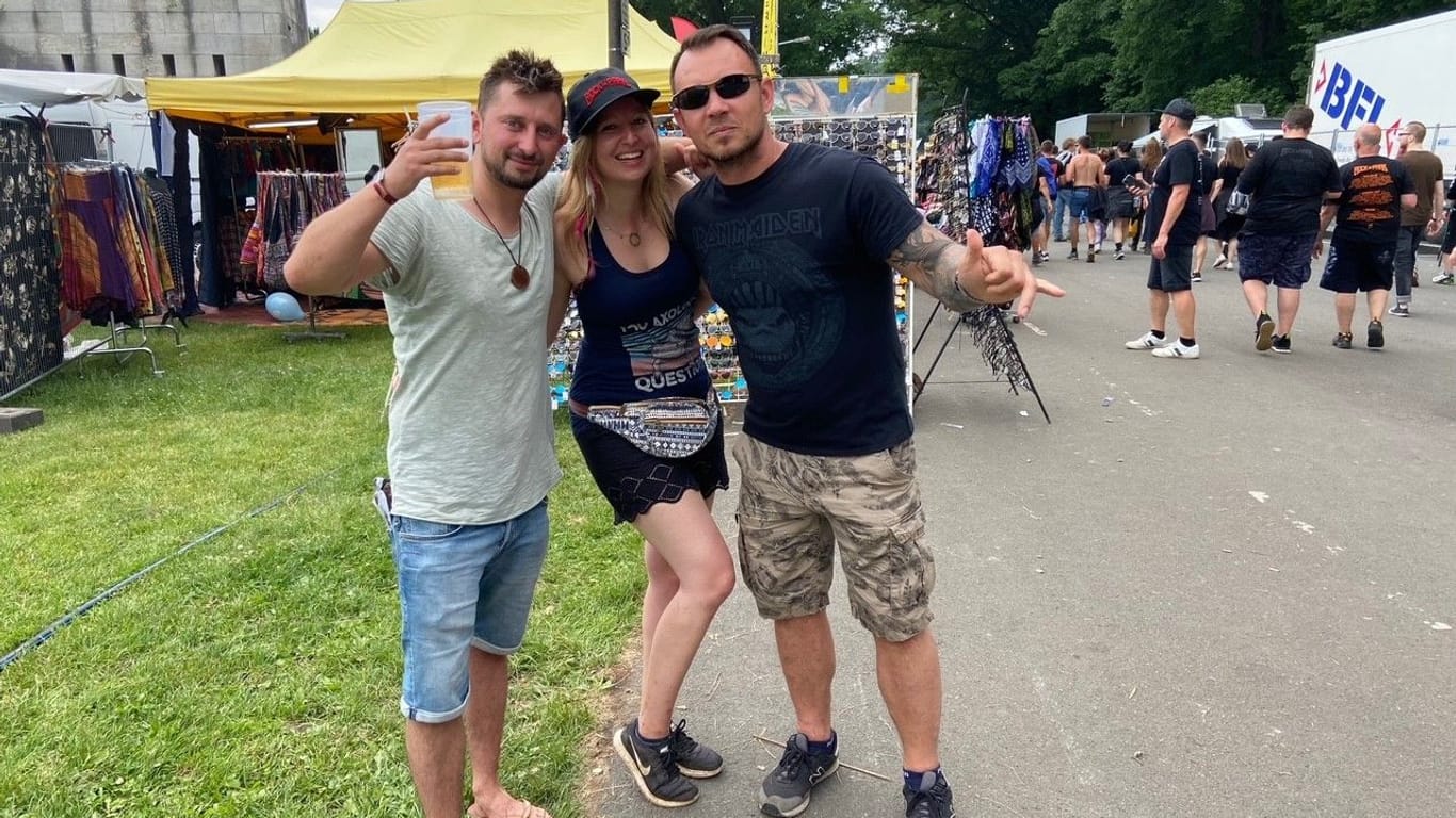 Christian (37), Tanja (29) und Patrick (31) grüßen Oma Marianne aus Eckental!