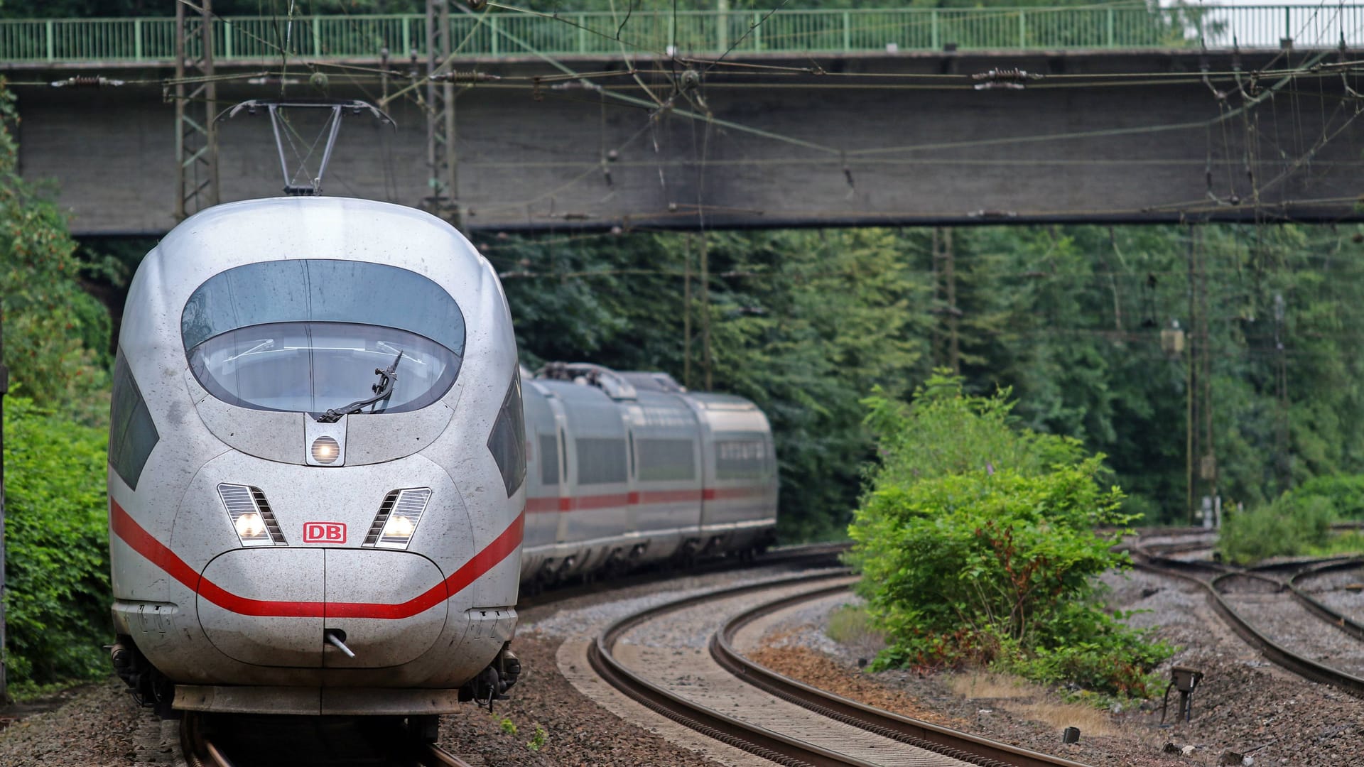 ICE auf dem Weg nach NRW (Symbolfoto): Auf der Strecke nach Berlin kommt es zu Verspätungen.